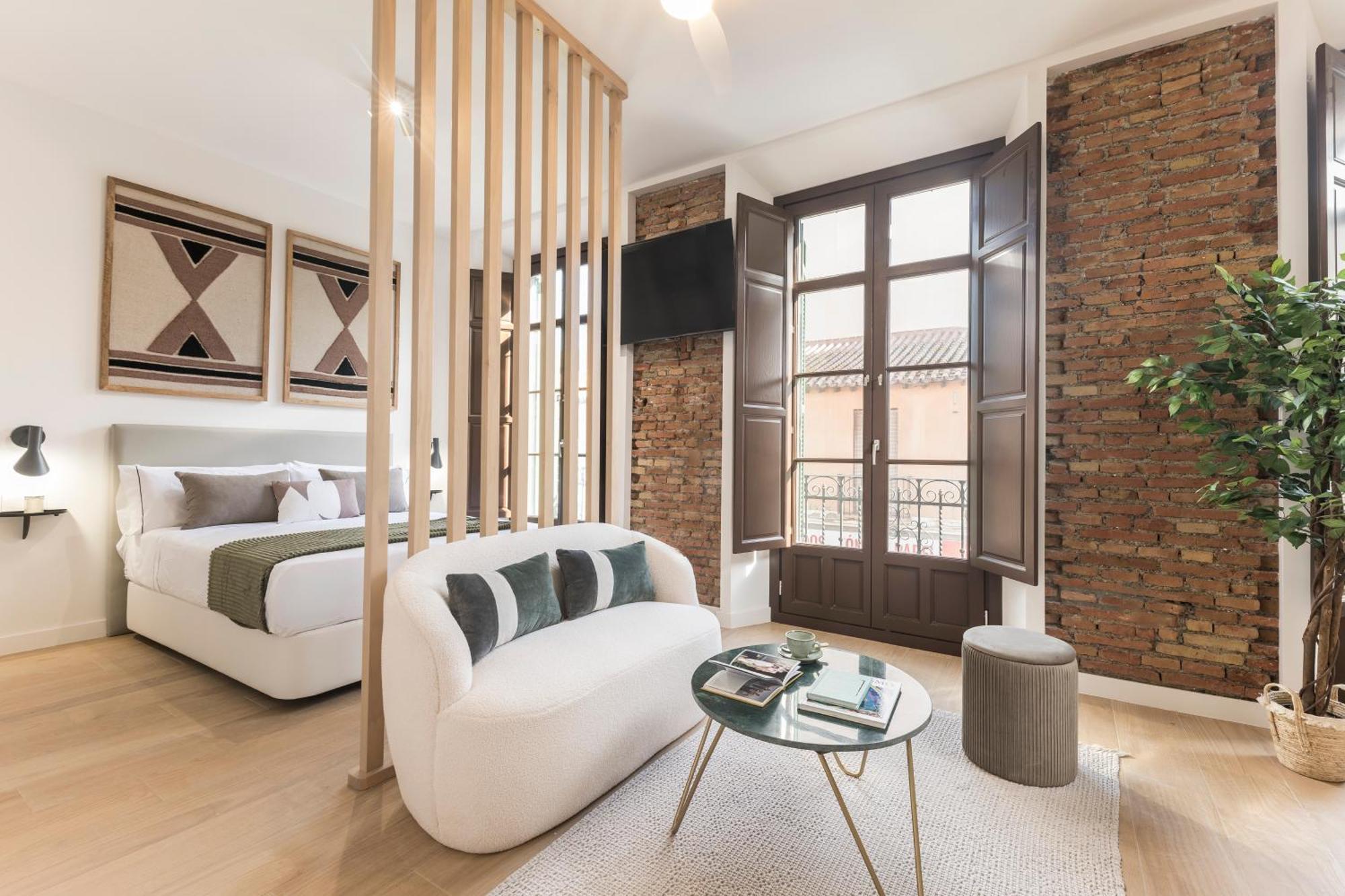 Apartment Homeclub With Rooftop Close To Thyssen & Marmoles Ii