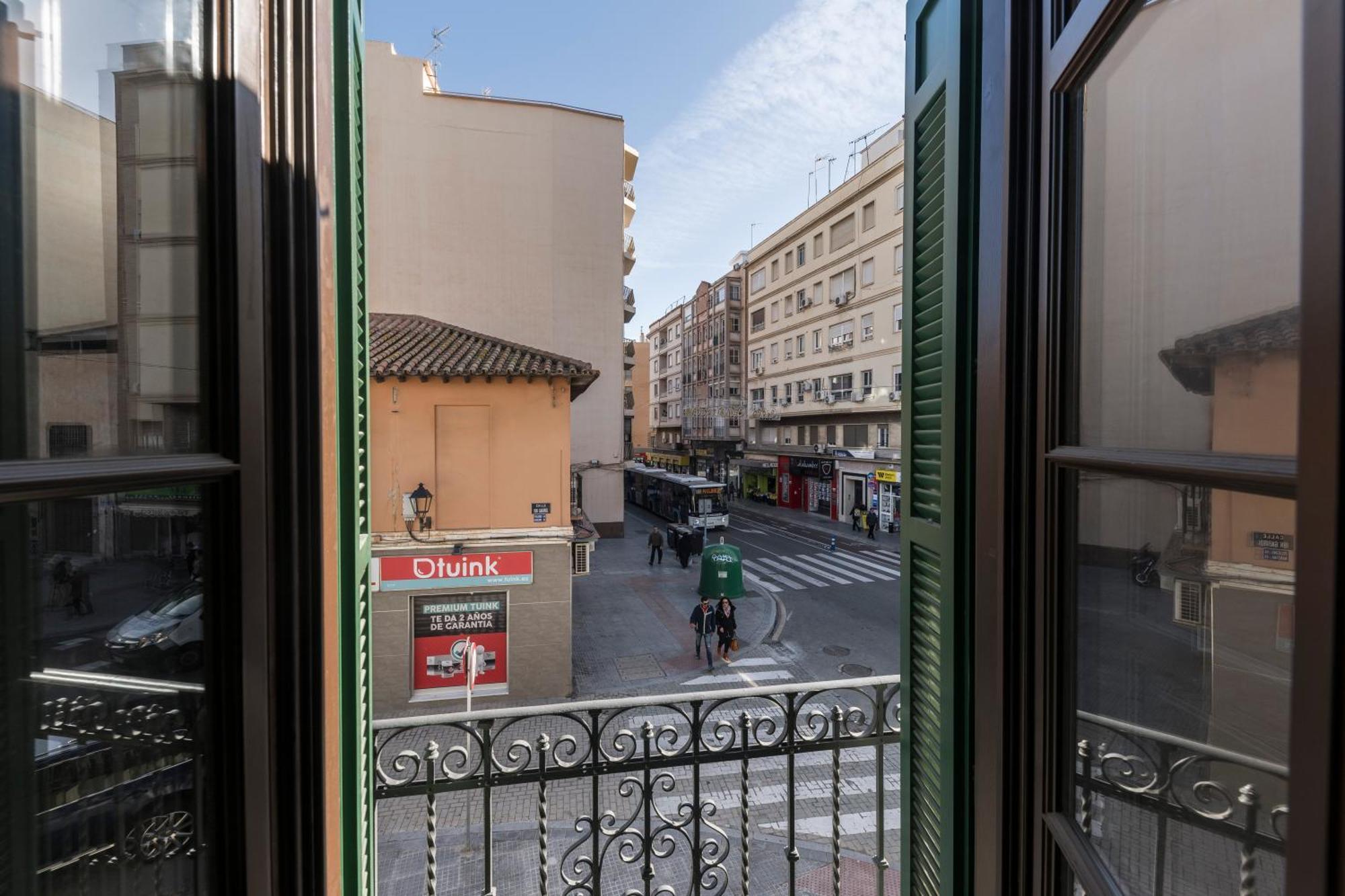 Apartment Homeclub With Rooftop Close To Thyssen & Marmoles Ii