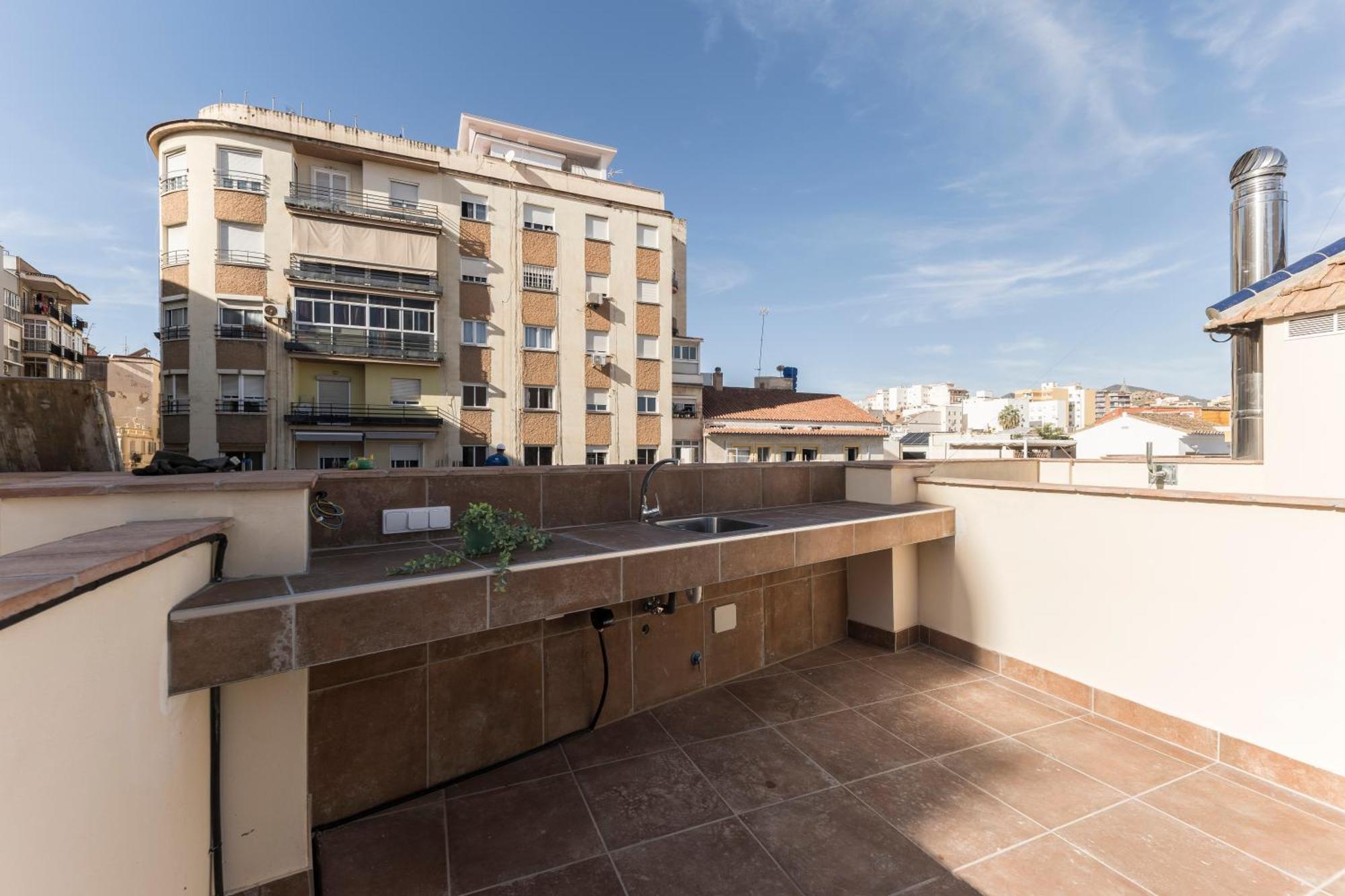Homeclub With Rooftop Close To Thyssen & Marmoles Ii Appartement